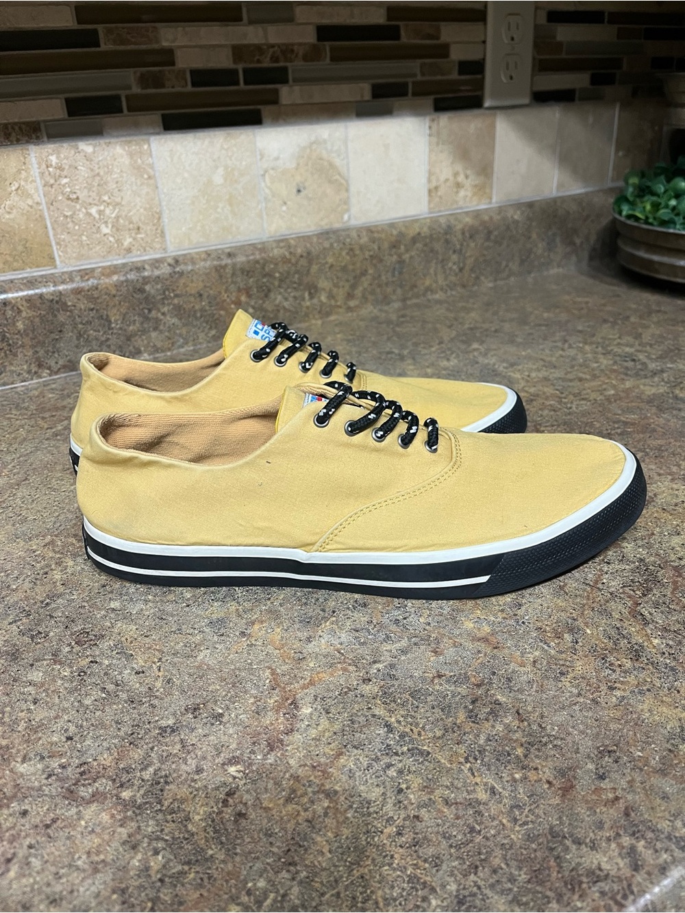 Sperry Sailing Club Men 10.5 Yellow Canvas Boat Shoes Sneakers Coastal Preppy